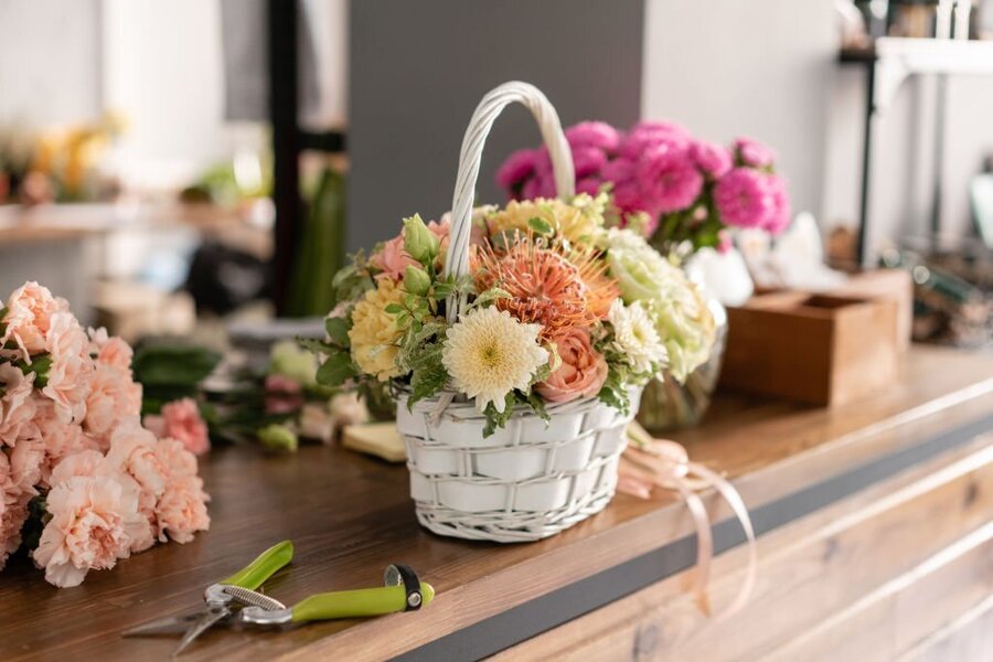 16 Different Flower Arrangements Featuring Eucalyptus